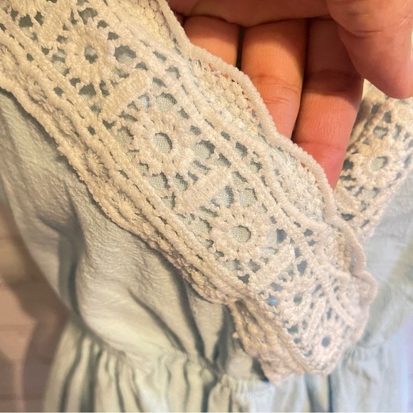 Zaful Contrast embroidery Cami Romper - Picture 2 of 9